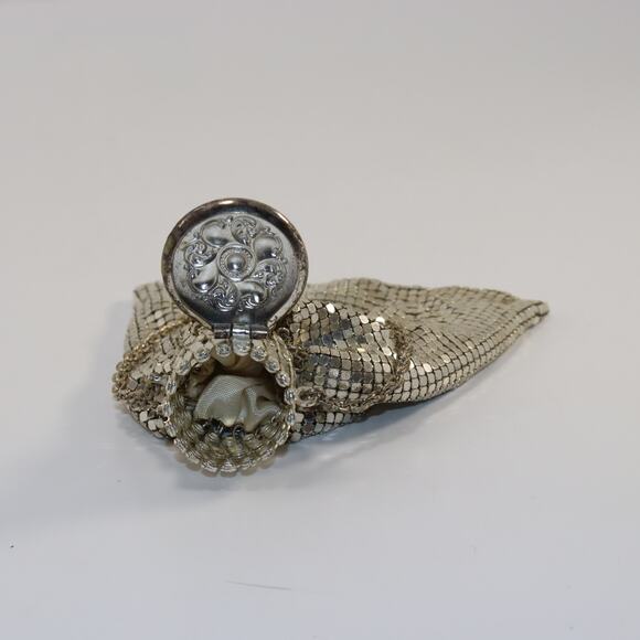 Whiting & Davis Vintage 1930's Silver Mesh Wristlet w/ Expanding Top Beggars Bag - Picture 4 of 4